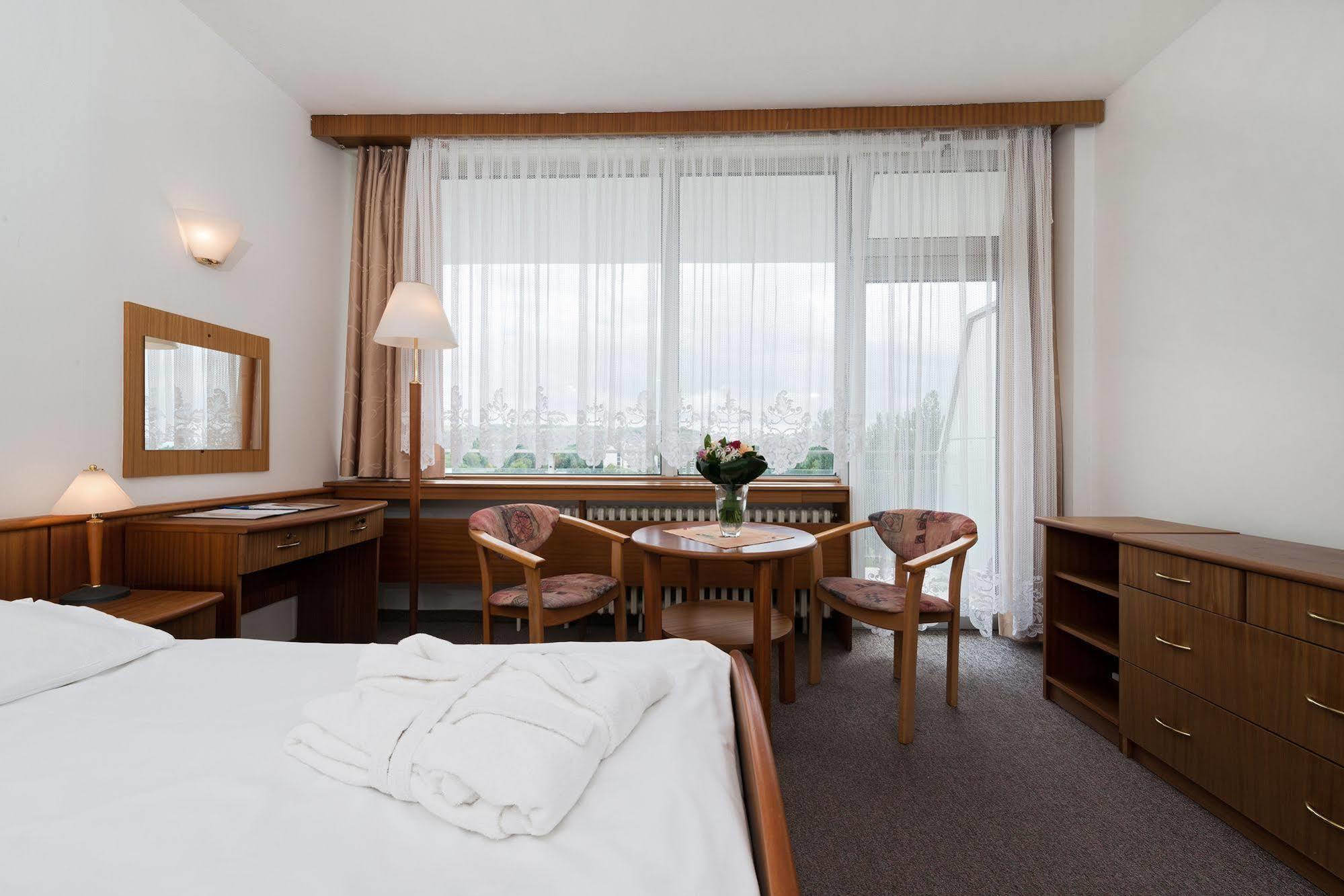 Ensana Splendid Hotel Piest'any Ngoại thất bức ảnh